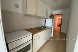 Apartmanska kuća prvi red do mora, Preko, Дом