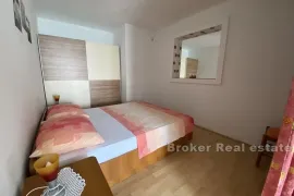 Apartmanska kuća prvi red do mora, Preko, Дом