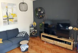 Dvosoban stan na dobroj lokaciji, Split, Apartamento