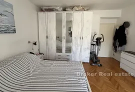 Dvosoban stan na dobroj lokaciji, Split, Apartamento