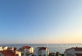 Apartmanska kuća u blizini mora, Split, House