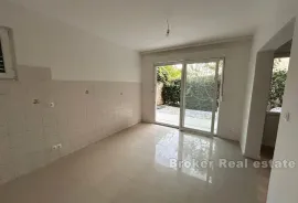 Apartmanska kuća u blizini mora, Split, House