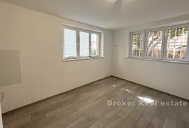 Novo adaptiran apartman u centru, Split, Appartment