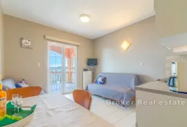 Kuća s više apartmana prvi red do mora, Zadar, Casa