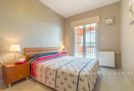 Kuća s više apartmana prvi red do mora, Zadar, Casa