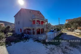 Samostojeća kuća s pogledom na more, Trogir - Okolica, Famiglia