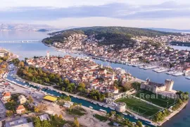 Renovirana kamena kuća, na prodaju, Trogir - Okolica, Σπίτι