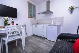 Renovirana kamena kuća, na prodaju, Trogir - Okolica, Σπίτι