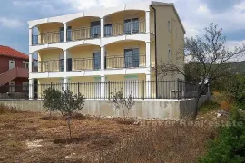 Novoizgrađena kuća sa 7 apartmana, na prodaju, Trogir - Okolica, Maison