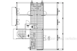 Novoizgrađena kuća sa 7 apartmana, na prodaju, Trogir - Okolica, Maison