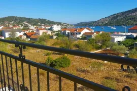 Novoizgrađena kuća sa 7 apartmana, na prodaju, Trogir - Okolica, Maison