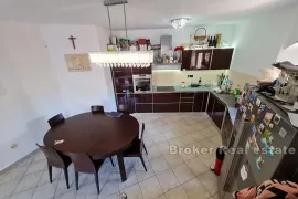 Kamena kuća s dvorištem u centru, Trogir - Okolica, Casa