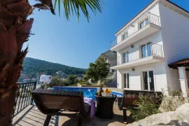 Vila s pet zvjezdica, na prodaju, Trogir - Okolica, Famiglia