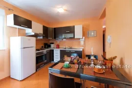 Apartmanska kuća s bazenom, Trogir - Okolica, Kuća