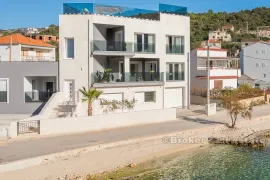 Elegantna, novosagrađena vila, prvi red do mora, Trogir - Okolica, بيت