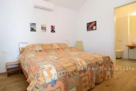 Apartmanska kuća sa 2 bazena i pogledom na more, Trogir - Okolica, Kuća