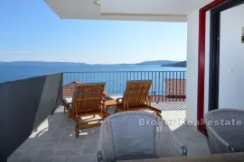 Apartmanska kuća sa 2 bazena i pogledom na more, Trogir - Okolica, Kuća