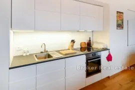 Apartmanska kuća sa 2 bazena i pogledom na more, Trogir - Okolica, Kuća