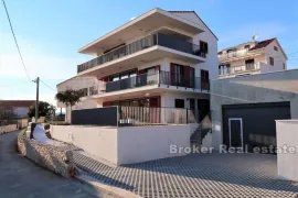 Apartmanska kuća sa 2 bazena i pogledom na more, Trogir - Okolica, Kuća