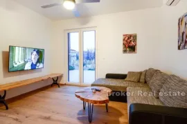 Apartmanska kuća sa 2 bazena i pogledom na more, Trogir - Okolica, Kuća