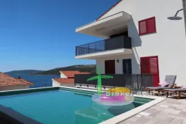 Apartmanska kuća sa 2 bazena i pogledom na more, Trogir - Okolica, Kuća