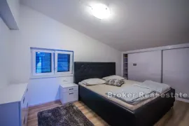 Apartmanska kuća s bazenom, Šolta, Дом