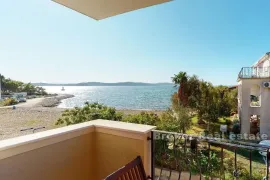 Apartmanska kuća s pogledom na more, Zadar, Дом