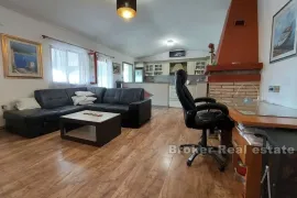 Apartmanska kuća sa bazenom, Trogir - Okolica, Famiglia