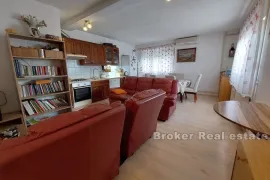 Apartmanska kuća sa bazenom, Trogir - Okolica, Σπίτι