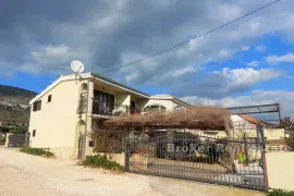 Apartmanska kuća sa bazenom, Trogir - Okolica, Famiglia