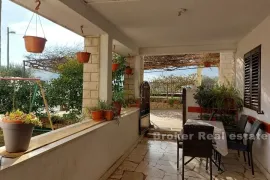 Apartmanska kuća sa bazenom, Trogir - Okolica, Famiglia