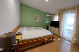 Apartmanska kuća sa bazenom, Trogir - Okolica, Famiglia