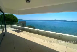 Troetažni apartman prvi red do mora, Zadar, Haus