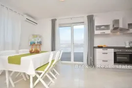 Apartmanska kuća s otvorenim pogledom na more, Zadar, Casa