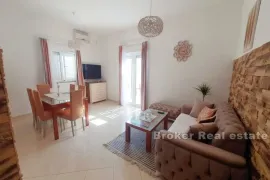 Atraktivna apartmanska kuća s pogledom na more, Split, Haus