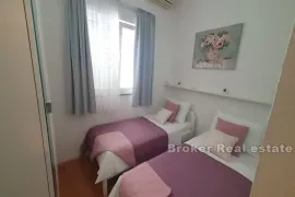 Atraktivna apartmanska kuća s pogledom na more, Split, Casa