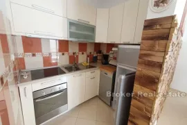 Atraktivna apartmanska kuća s pogledom na more, Split, Haus