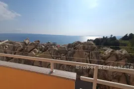 Atraktivna apartmanska kuća s pogledom na more, Split, Haus