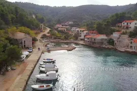 Građevinsko zemljište s pogledom na more, Šolta, Land