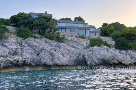 Atraktivna vila s bazenom, prvi red do mora, Dubrovnik, Casa