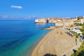 Prostrani četverosobni stan u centru, Dubrovnik, Flat