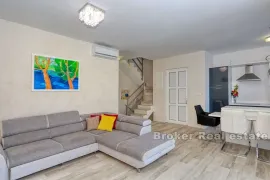 Moderna dvojna vila s bazenom u blizini mora, Zadar, بيت