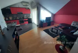 Kompletno namješten i opremljen stan, Zadar, Apartamento