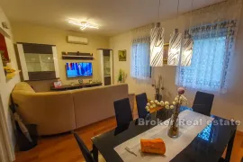 Žnjan - Dvoetažni kompletno namješten stan, Split, Appartement