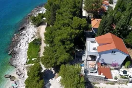 Kuća prvi red do mora, Trogir - Okolica, Дом