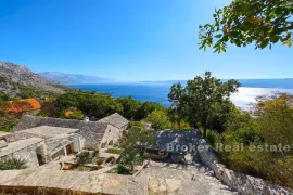 Kamene kuće s pogledom na more, Omiš, Kuća