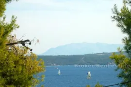 Samostojeća kuća s bazenom, na prodaju, Šolta, Kuća