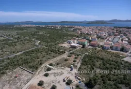 Prostrano građevinsko zemljište s pogledom na more, Lanišće, Land