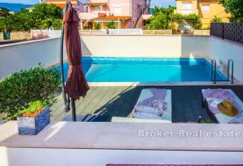 Moderan apartman s bazenom, Krk, Διαμέρισμα