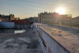 RIJEKA, CENTAR - poslovna zgrada 537m2 u strogom centru grada + krovna terasa 140m2, Rijeka, Ticari emlak